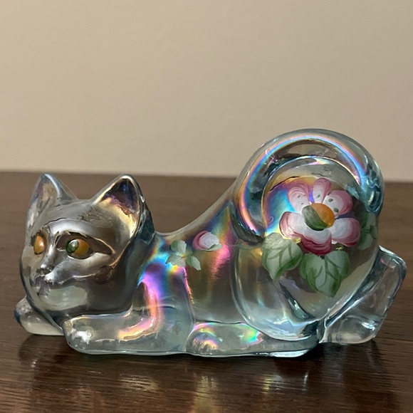 Vintage Fenton Hand painted Iridescent Crouching Kitty - Picture 1 of 7